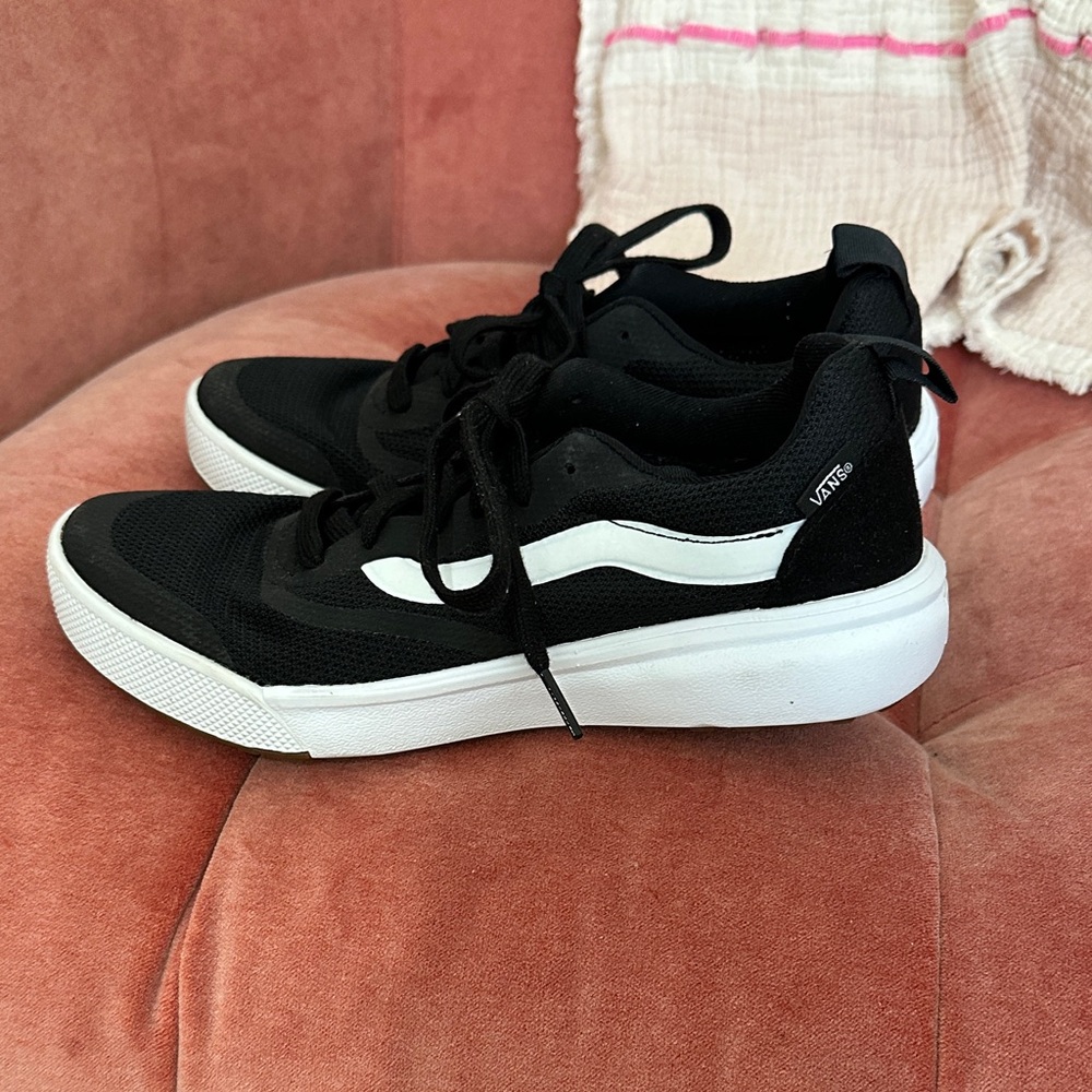 Vans Ultra Cush Black and White Low-Tops